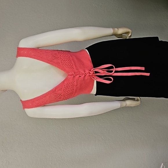 JOLIE & JOY Crochet Lace-up Back Strappy Peekaboo Surplice Baddie Crop Top - Picture 4 of 7